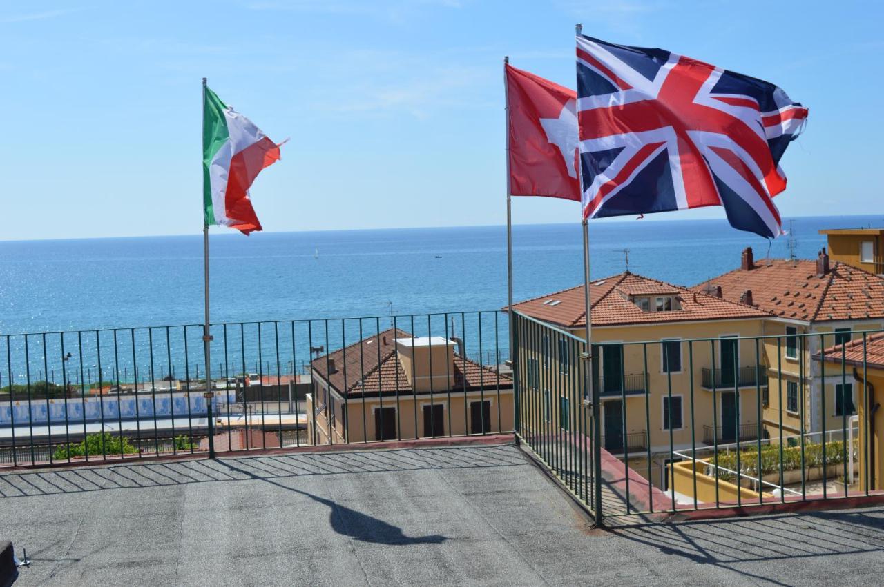 Hotel Geppi Pietra Ligure Extérieur photo