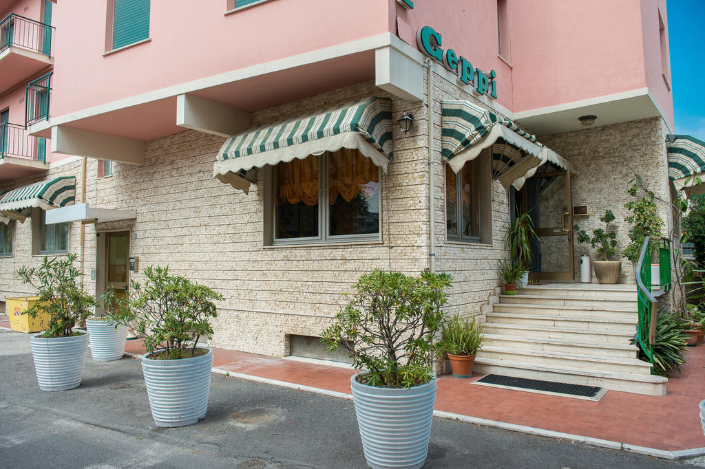 Hotel Geppi Pietra Ligure Extérieur photo