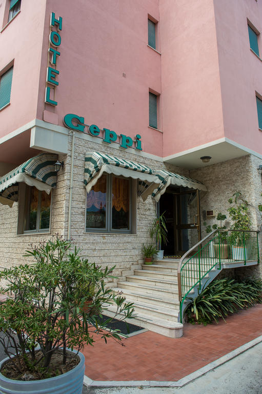 Hotel Geppi Pietra Ligure Extérieur photo