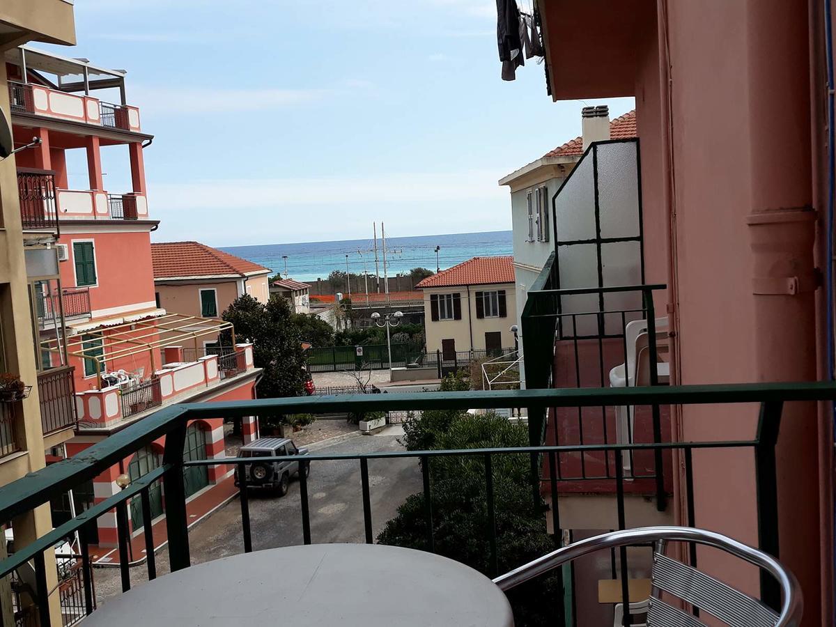 Hotel Geppi Pietra Ligure Extérieur photo