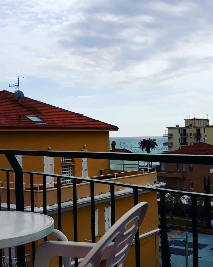 Hotel Geppi Pietra Ligure Extérieur photo