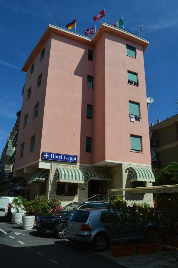 Hotel Geppi Pietra Ligure Extérieur photo