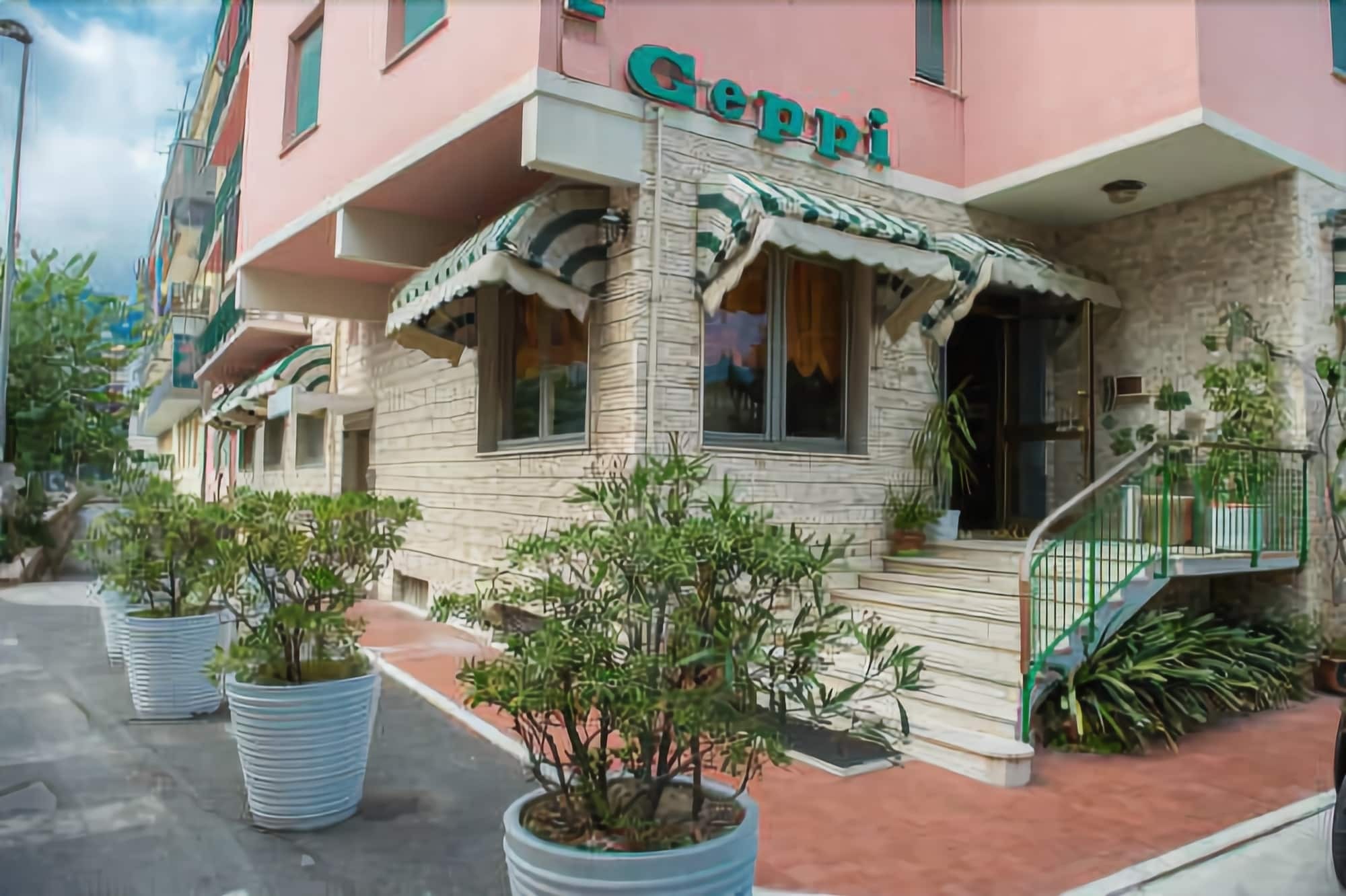 Hotel Geppi Pietra Ligure Extérieur photo